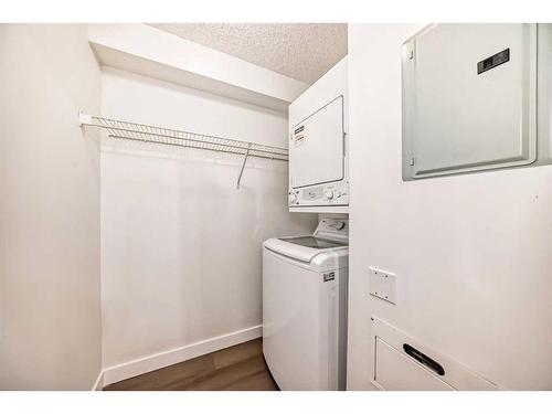 3205-60 Panatella Street Nw, Calgary, AB - Indoor Photo Showing Laundry Room