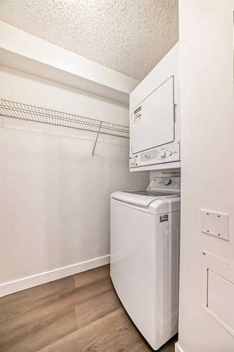 3205-60 Panatella Street Nw, Calgary, AB - Indoor Photo Showing Laundry Room