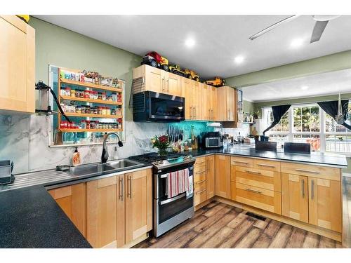 627 11 Avenue, Carstairs, AB - Indoor Photo Showing Kitchen With Double Sink