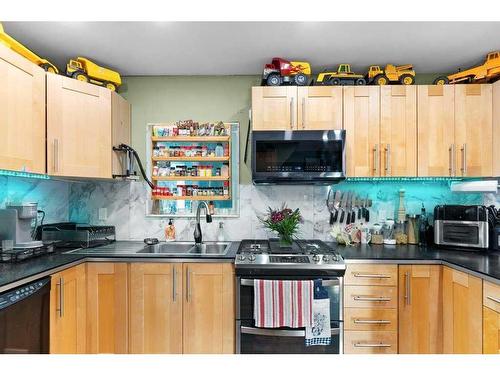 627 11 Avenue, Carstairs, AB - Indoor Photo Showing Kitchen With Double Sink