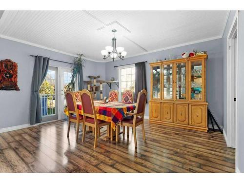 627 11 Avenue, Carstairs, AB - Indoor Photo Showing Dining Room