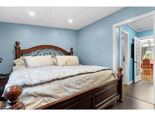 627 11 Avenue, Carstairs, AB - Indoor Photo Showing Bedroom