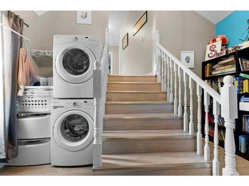 627 11 Avenue, Carstairs, AB - Indoor Photo Showing Laundry Room