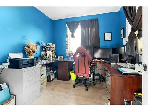 627 11 Avenue, Carstairs, AB - Indoor Photo Showing Office