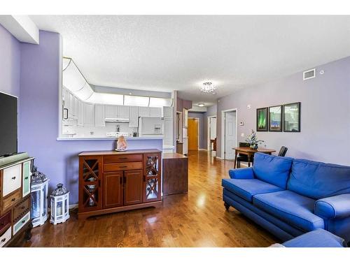 427-8535 Bonaventure Drive Se, Calgary, AB - Indoor Photo Showing Living Room