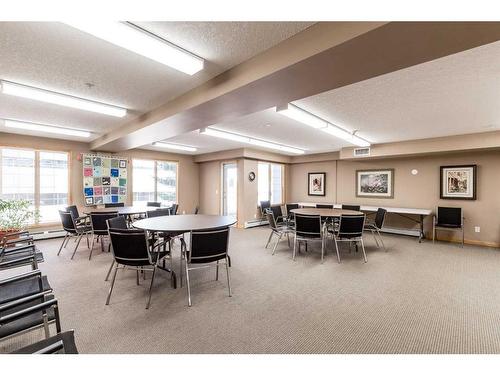 427-8535 Bonaventure Drive Se, Calgary, AB - Indoor