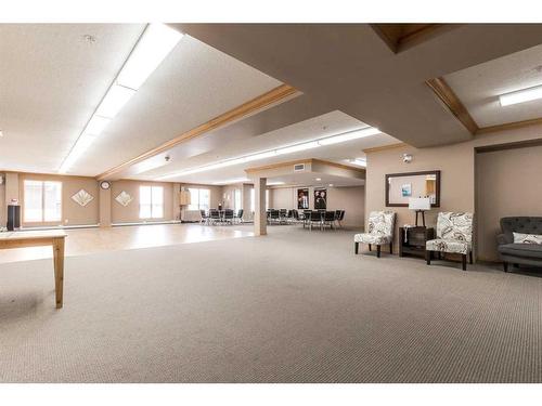 427-8535 Bonaventure Drive Se, Calgary, AB - Indoor Photo Showing Other Room