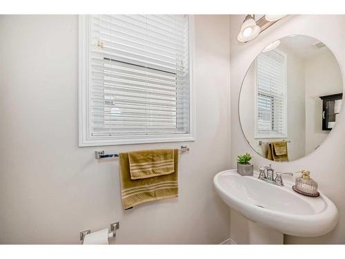 158 Windridge Road Sw, Airdrie, AB - Indoor Photo Showing Bathroom