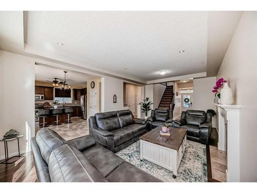 158 Windridge Road Sw, Airdrie, AB - Indoor Photo Showing Living Room