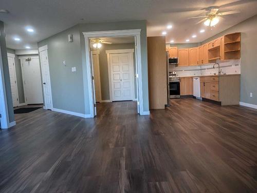 331-100 2 Avenue South, Lethbridge, AB - Indoor Photo Showing Kitchen