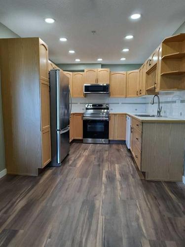 331-100 2 Avenue South, Lethbridge, AB - Indoor Photo Showing Kitchen