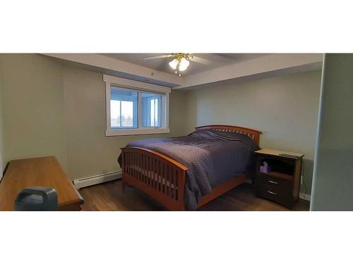 331-100 2 Avenue South, Lethbridge, AB - Indoor Photo Showing Bedroom