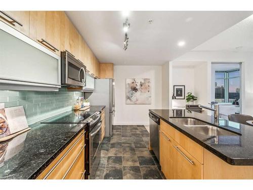 1801-215 13 Avenue Sw, Calgary, AB - Indoor Photo Showing Kitchen With Double Sink