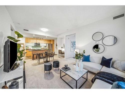 1801-215 13 Avenue Sw, Calgary, AB - Indoor Photo Showing Living Room