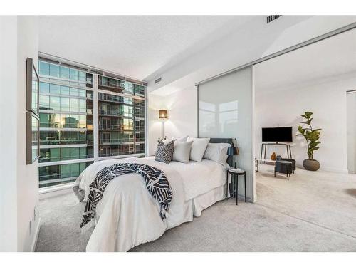 1801-215 13 Avenue Sw, Calgary, AB - Indoor Photo Showing Bedroom