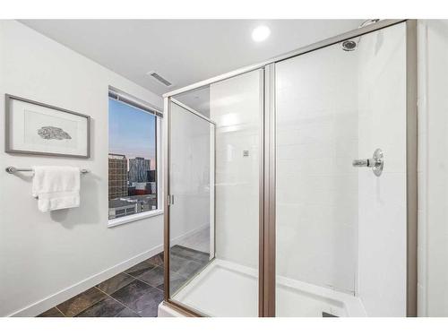 1801-215 13 Avenue Sw, Calgary, AB - Indoor Photo Showing Bathroom