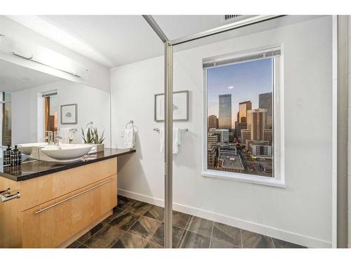 1801-215 13 Avenue Sw, Calgary, AB - Indoor Photo Showing Bathroom