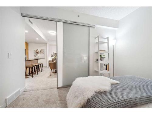 1801-215 13 Avenue Sw, Calgary, AB - Indoor Photo Showing Bedroom