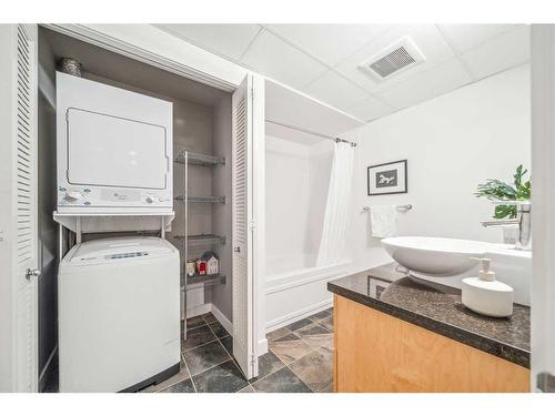 1801-215 13 Avenue Sw, Calgary, AB - Indoor Photo Showing Laundry Room