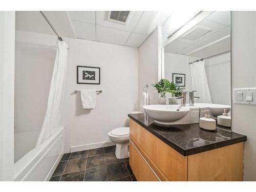 1801-215 13 Avenue Sw, Calgary, AB - Indoor Photo Showing Bathroom