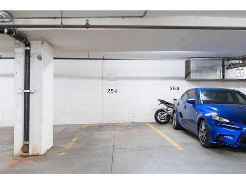 1801-215 13 Avenue Sw, Calgary, AB - Indoor Photo Showing Garage