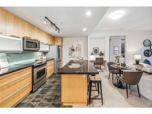 1801-215 13 Avenue Sw, Calgary, AB - Indoor Photo Showing Kitchen