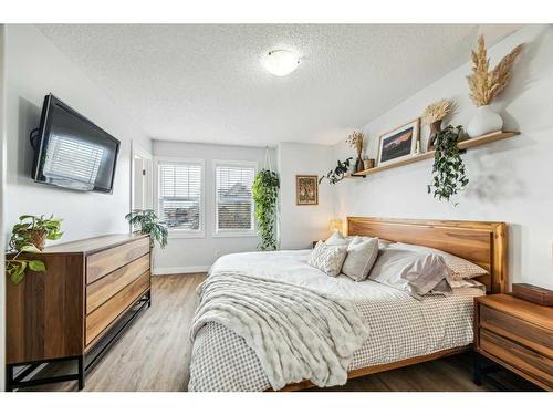 82 New Brighton Green Se, Calgary, AB - Indoor Photo Showing Bedroom