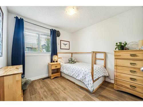 82 New Brighton Green Se, Calgary, AB - Indoor Photo Showing Bedroom