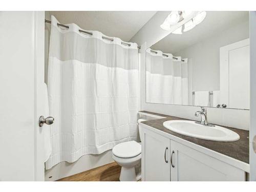 82 New Brighton Green Se, Calgary, AB - Indoor Photo Showing Bathroom