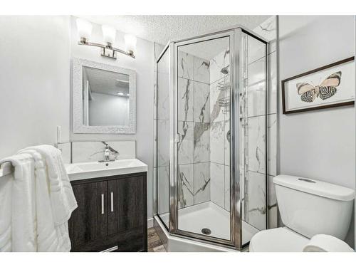 82 New Brighton Green Se, Calgary, AB - Indoor Photo Showing Bathroom