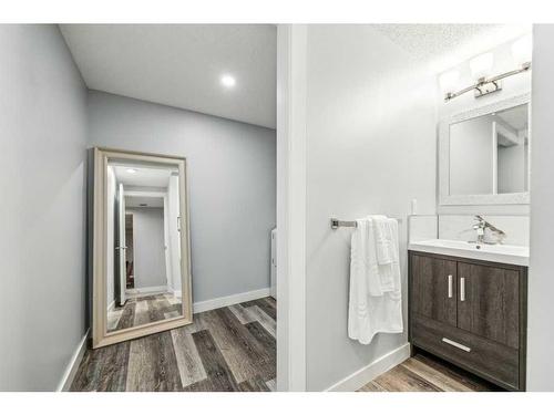 82 New Brighton Green Se, Calgary, AB - Indoor Photo Showing Bathroom