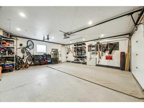 82 New Brighton Green Se, Calgary, AB - Indoor Photo Showing Garage