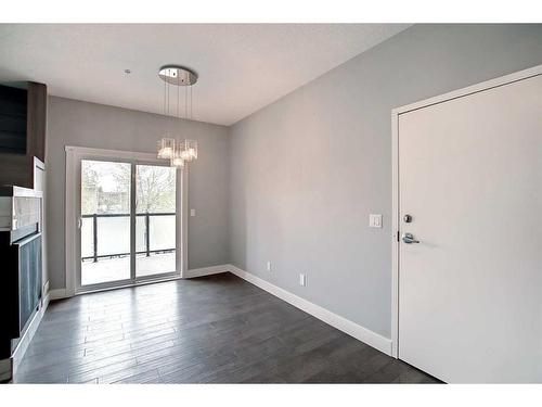 317 15 Avenue Ne, Calgary, AB - Indoor Photo Showing Other Room