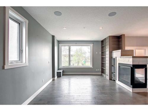 317 15 Avenue Ne, Calgary, AB - Indoor With Fireplace