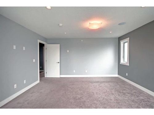 317 15 Avenue Ne, Calgary, AB - Indoor Photo Showing Other Room