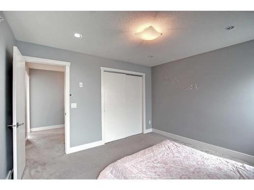 317 15 Avenue Ne, Calgary, AB - Indoor Photo Showing Bedroom