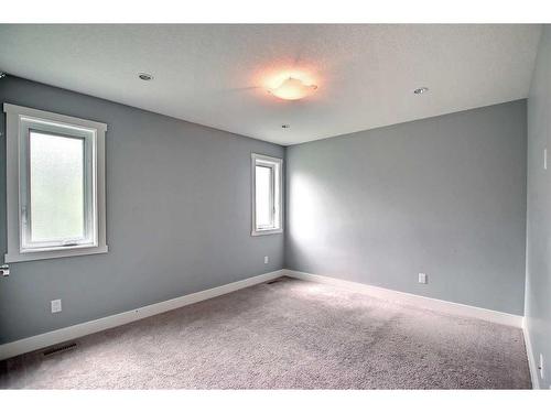 317 15 Avenue Ne, Calgary, AB - Indoor Photo Showing Other Room