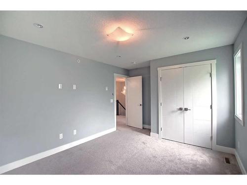 317 15 Avenue Ne, Calgary, AB - Indoor Photo Showing Other Room