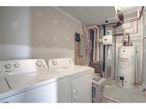 317 15 Avenue Ne, Calgary, AB - Indoor Photo Showing Laundry Room