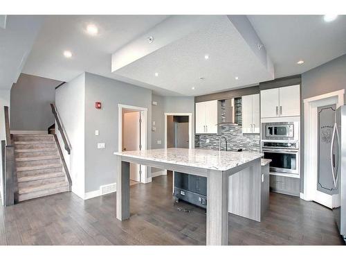 317 15 Avenue Ne, Calgary, AB - Indoor Photo Showing Kitchen With Upgraded Kitchen