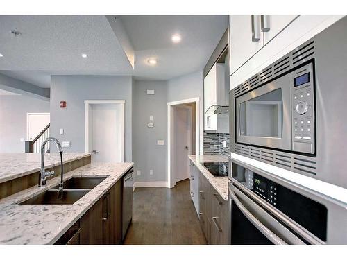 317 15 Avenue Ne, Calgary, AB - Indoor Photo Showing Kitchen With Double Sink With Upgraded Kitchen