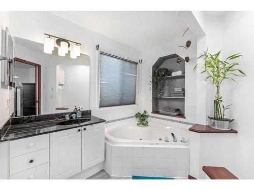 278 Panorrama Hills Lane Nw, Calgary, AB - Indoor Photo Showing Bathroom