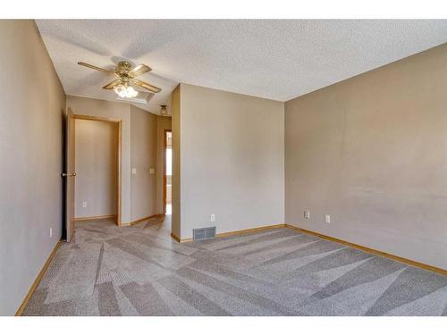 105 Hawkdale Circle Nw, Calgary, AB - Indoor Photo Showing Other Room