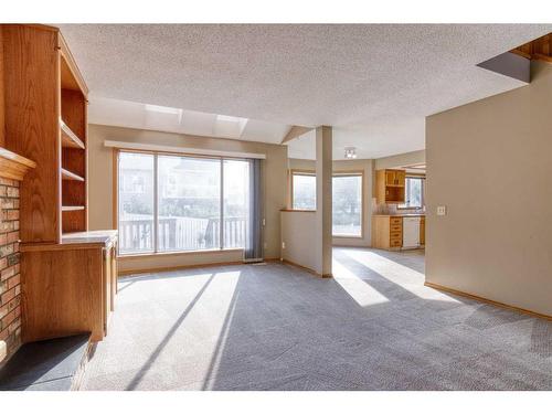 105 Hawkdale Circle Nw, Calgary, AB - Indoor Photo Showing Other Room