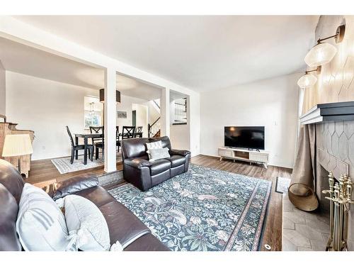 203 37 Street Nw, Calgary, AB - Indoor Photo Showing Living Room