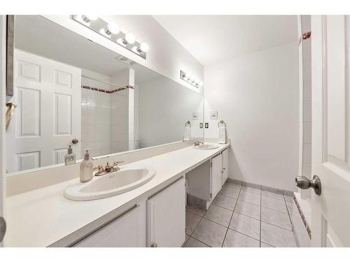 203 37 Street Nw, Calgary, AB - Indoor Photo Showing Bathroom