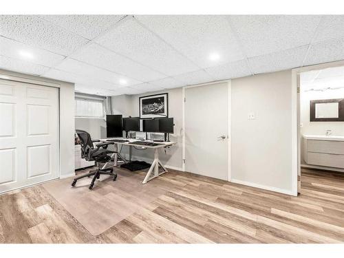 203 37 Street Nw, Calgary, AB - Indoor