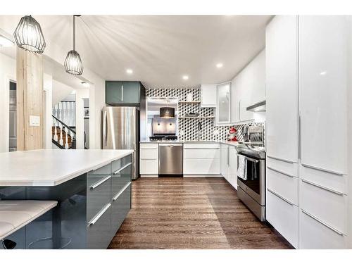 203 37 Street Nw, Calgary, AB - Indoor Photo Showing Kitchen With Upgraded Kitchen