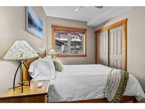 204-107 Montane Road, Canmore, AB - Indoor Photo Showing Bedroom