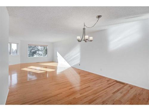 120 Norquay Heights Nw, Calgary, AB - Indoor Photo Showing Other Room